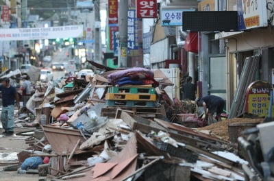 열흘째 폭우에 재산·인명피해 극심…태풍 장미 북상 '비상'