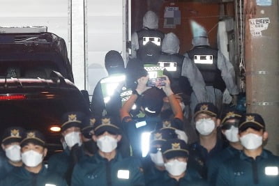 [종합] 경찰, 사랑제일교회 압수수색 시작…'교인명단' 목표