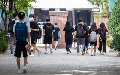 오늘부터 수도권 학교 원격수업 돌입…수능 앞둔 고3만 등교