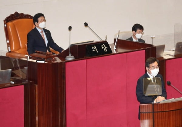 이낙연 더불어민주당 대표가 7일 오전 서울 여의도 국회에서 열린 제382회 국회(정기회) 제2차 본회의서 교섭단체 대표연설을 하고 있다. /사진=연합뉴스