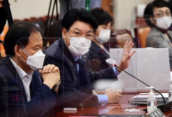 장제원 국민의힘 의원 지난 7일 국회에서 열린 법제사법위원회 전체회의에서 의사진행발언을 하고 있다. /사진=김범준 기자 bjk07@hankyung.com