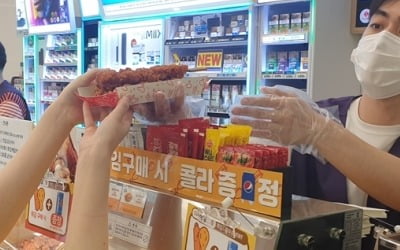 식당 닫으니 편의점 야식 먹고…사람 안만나니 가구 들이고