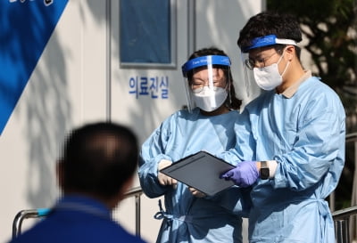 정부 "'코로나 블루' 200만건 심리지원…'자가진단 앱' 보급 계획"