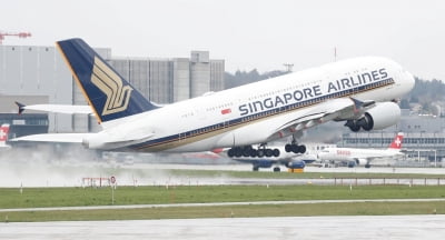 싱가포르항공, 4300명 감원…"17년만, 코로나 탓"
