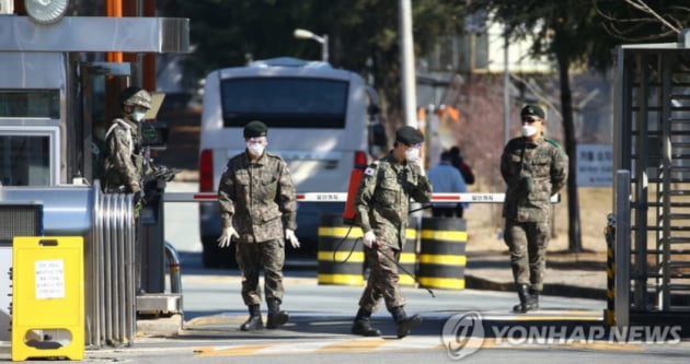 군 내부에서 이틀재 코로나 확진자가 발생하지 않았다 / 사진= 연합뉴스