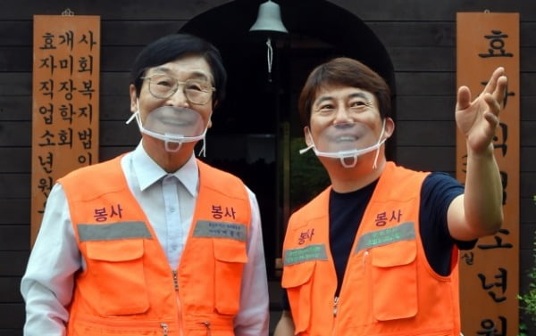 박종수 사랑의 식당 원장(80, 왼쪽)과 조영도 총무이사(46, 오른쪽)/사진제공=LG복지재단
