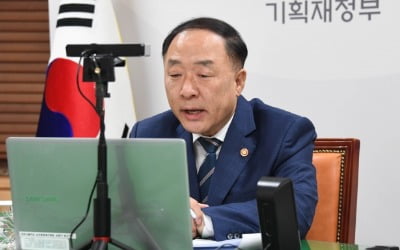 포브스 "韓, 코로나 안전국가 3위"…홍남기 "K방역·추경 효과"