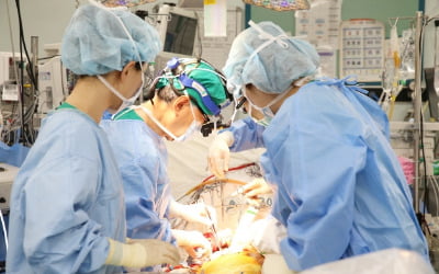 아무도 가보지 못한 길 연 서울아산병원, 세계 처음 간 이식수술 7000건