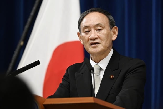 스가 요시히데(菅義偉) 일본 총리가 지난 16일 관저에서 취임 후 첫 기자회견을 열고 있다. /사진=연합뉴스