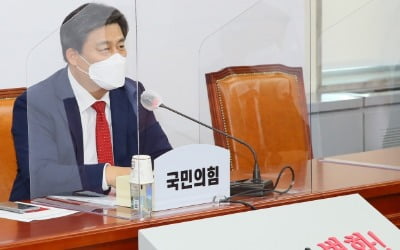 김선동 "추미애, 대통령과 나란히 걷더니 원기회복한 느낌"