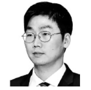 [취재수첩] 판사 출신 秋장관의 '피해자 코스프레'