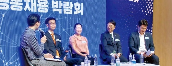 국민, 하반기도 온라인 시험 검토…지방은행 &#39;AI역량검사&#39; 도입