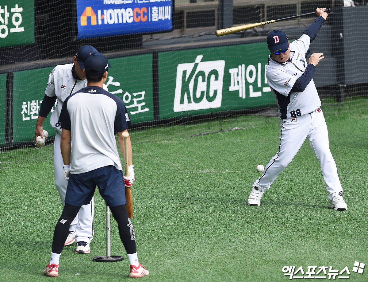 &#39;침체된 타선을 살려라&#39; 김태형 감독, 특별 타격 지도[엑&#39;s 스케치]