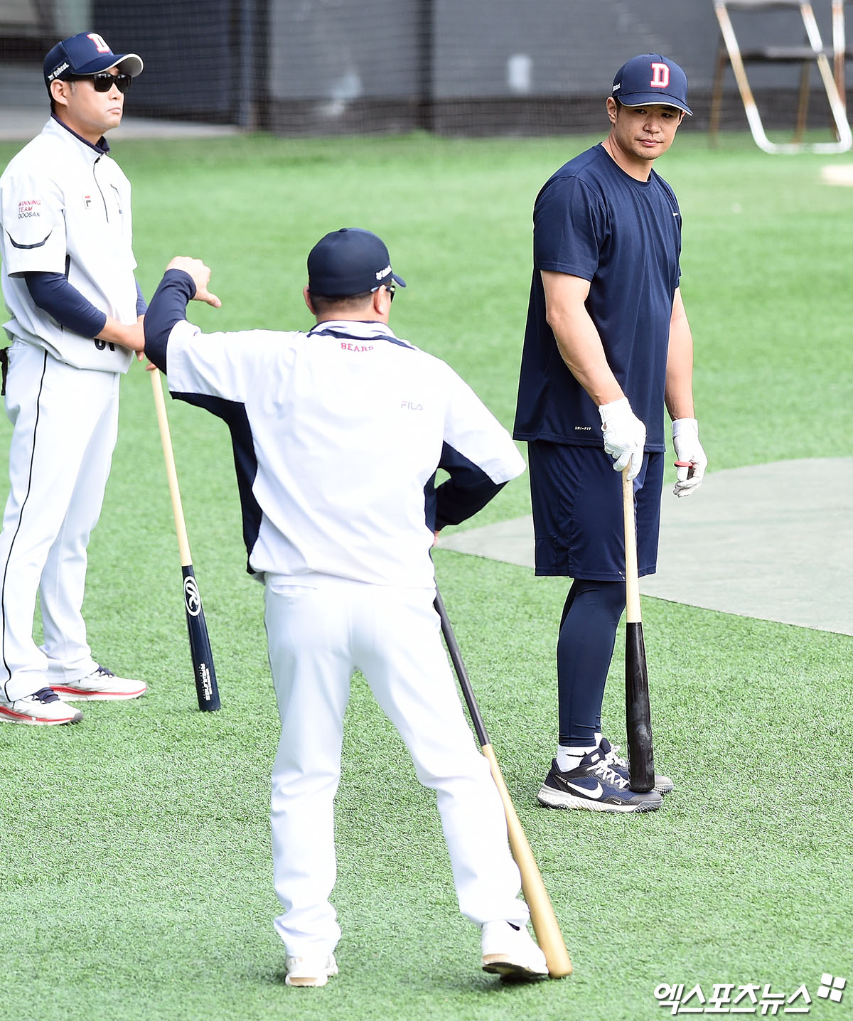 &#39;침체된 타선을 살려라&#39; 김태형 감독, 특별 타격 지도[엑&#39;s 스케치]