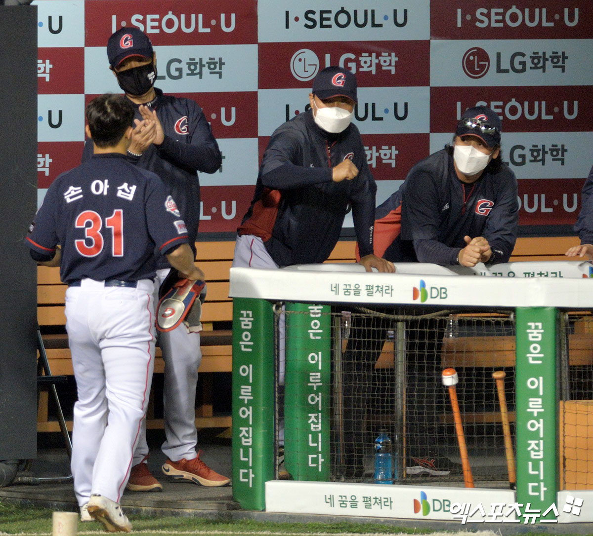 허문회 감독 &#34;초반부터 테이블 세터 타격 훌륭했다&#34; [잠실:코멘트]