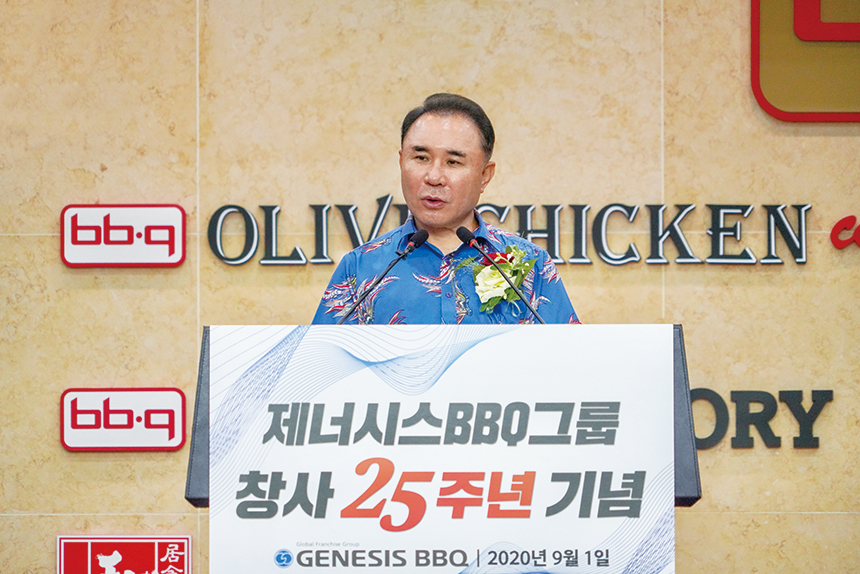 [CEO24시] 윤홍근,&nbsp;&nbsp;치킨대학에서 맞은 BBQ 25주년…“글로벌 5만 점포 시대 연다”