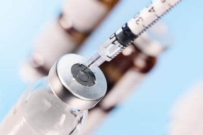 일본, 파격 결정…"코로나19 백신, 전액 무료 접종 검토"