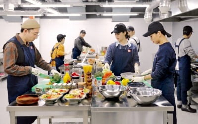 오픈마켓·공유주방·청년창업사관학교…"모아둔 돈 없어도 창업 문 열려있어요"