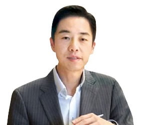 "스가는 현실주의자…이념색채 덜할 것"