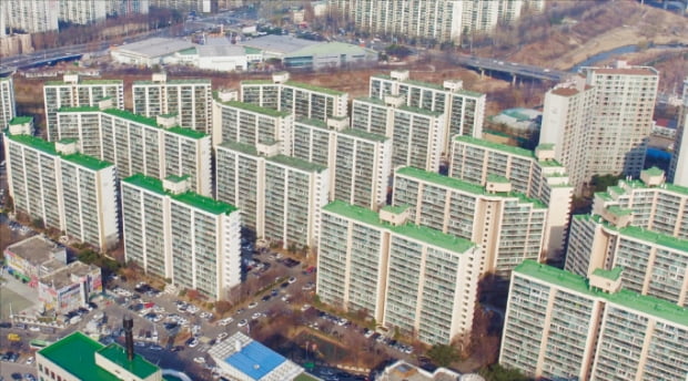 지난 5월 서울시 건축 심의를 통과한 개포동 대치2단지는 강남권 최대 리모델링 추진 아파트로 꼽힌다.  한경DB 