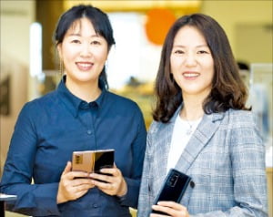 삼성 갤럭시Z폴드2 UX개발자 2인 "3개앱 동시 구동, 새 경험 줄 것"