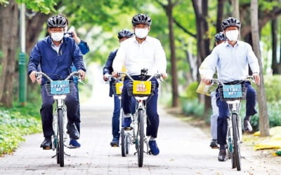 [포토]‘ 세계 차 없는 날’ 자전거 타고 출근