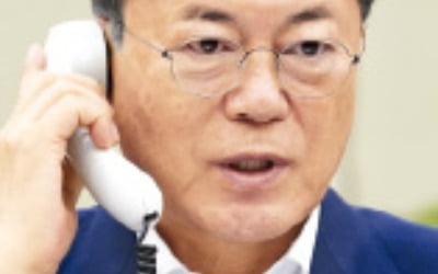 문 대통령 "강제징용 최적의 해법 찾자"…스가 "미래지향적 관계 구축 희망"