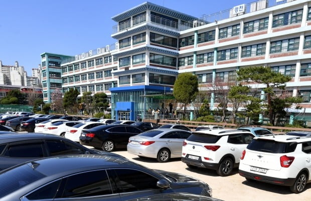 추석 연휴 기간 서울 시내 282개 학교 운동장과 주차장이 개방된다. 사진=허문찬 기자 sweat@hankyung.com