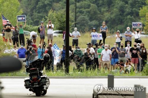 바이든, 현장유세 재개…"트럼프는 폭력조장…독소" 책임론 맹공