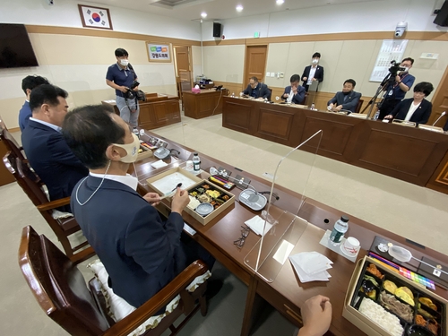 최문순 "레고랜드로 심려 끼쳐 사과"…야당 "면피 사과" 규탄(종합)