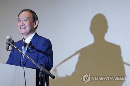 "아베 계승" 스가 차기 유력…日신문 "부정적 유산 이어갈수도"