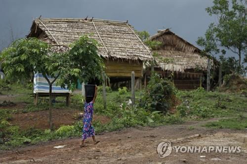 "미얀마군, 실종 병사 찾는다고 코로나 격리 방해" 논란