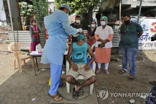 인도 코로나 신규확진 또 9만명…브라질 넘어 누적 '세계 2위'