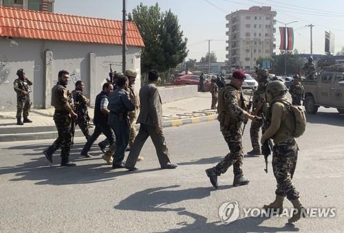 아프간서 부통령 겨냥 폭탄 공격…"부통령 무사·수십명 사상"