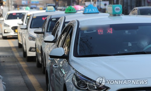 남성 택시기사 '기습 뽀뽀' 여성 승객 감형…법원 "경미한 추행"(종합)