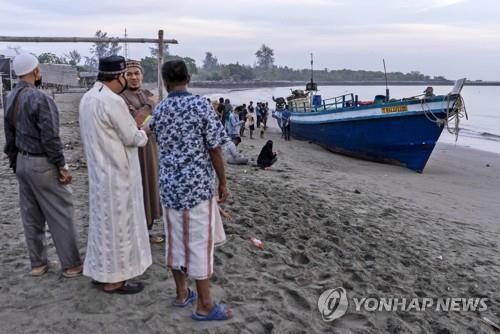 인도네시아 상륙 로힝야 난민들 상태 심각…"표류 중 30명 사망"