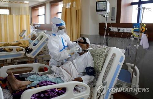 "인도의사 코로나19 감염으로 382명 숨져"…벼랑 끝 몰린 의료진