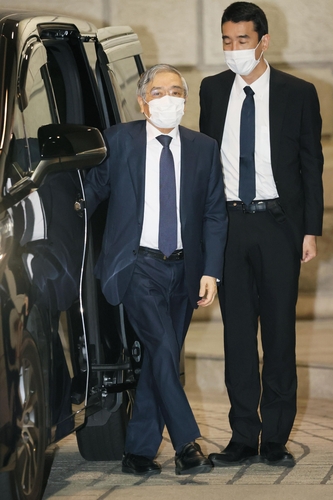 구로다 일본은행 총재 "임기 만료 전 사임 생각 없어"