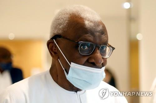 "도쿄올림픽 개최 결정 전후로 IOC위원 아들 측에 4억원 송금"