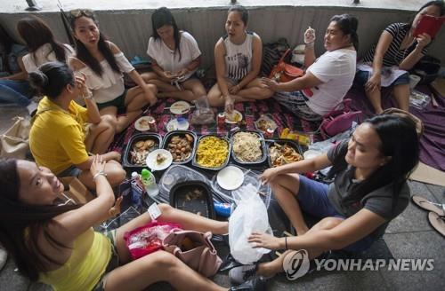 홍콩 가사도우미들 "주인과 따로 살게 해달라" 소송 또 기각