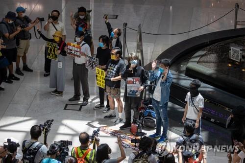 홍콩 언론통제 시작하나…경찰 "정부 등록 언론사만 지원"