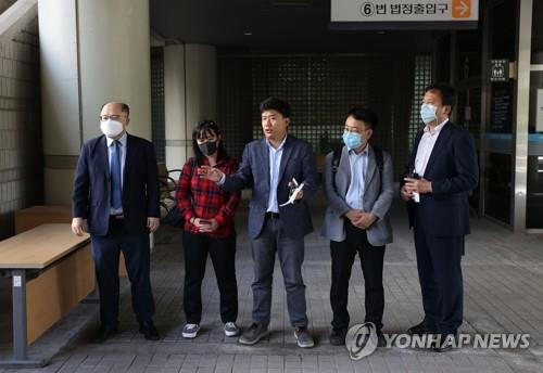 '서울시 간첩조작 사건' 재판 공개 놓고 법정 공방