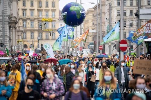 "마스크 Up 온실가스 Down"…오스트리아서 기후변화 반대시위