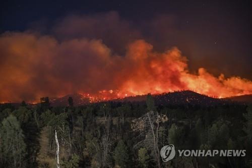 미 캘리포니아 또 산불…주민 수천명 대피·유명 와이너리 불타