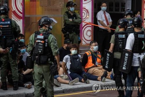 홍콩보안법 시행 석달…15세 포함 28명 체포