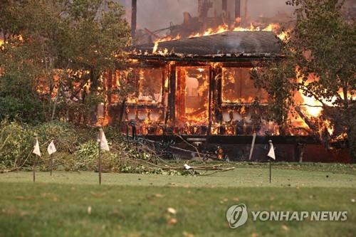 "손바닥보다 더큰 재가 비처럼 내려"…캘리포니아 대형산불 맹위