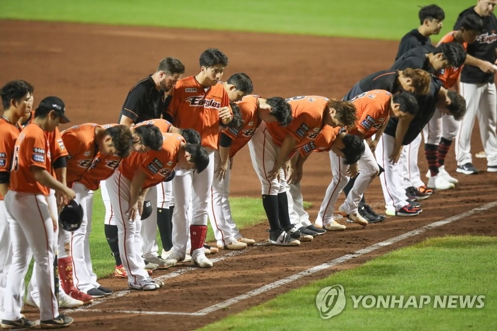 한화 신정락 코로나19 확진…국내 프로 스포츠 첫 사례