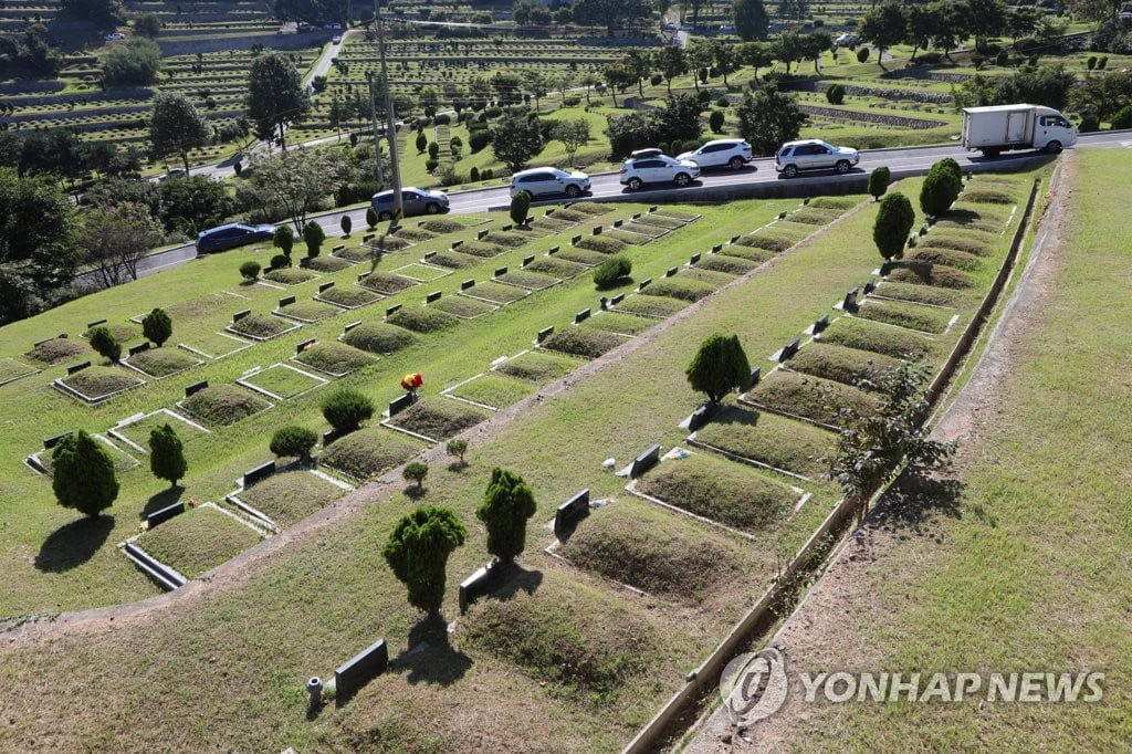 코로나19 우려에 차분한 귀성행렬…관광객지는 북적