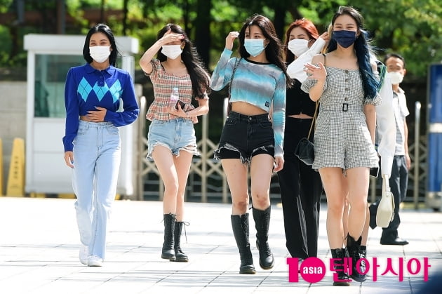 [TEN 포토] CLC '강풍 뚫고 컬투쇼 출근'