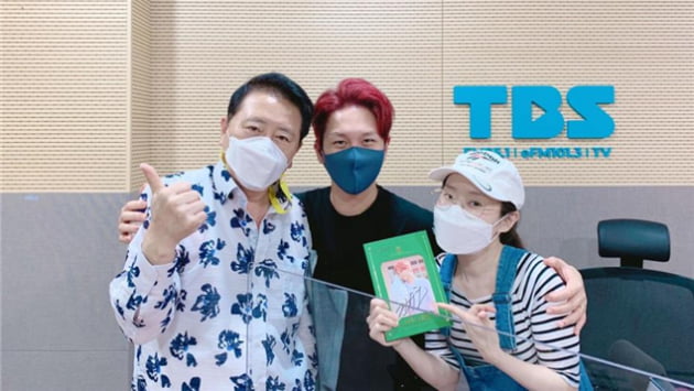 '허리케인 라디오' DJ 최일구(왼쪽부터), 김수찬, 박슬기/ 사진=TBS 제공